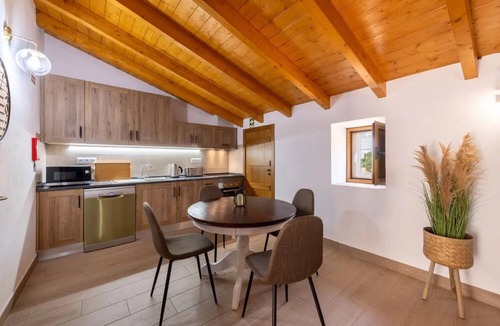 Loule House | Holiday Home 'Casa Do Poço - Vale Luís Neto' with Mountain View, Wi-Fi and Air Conditioning
