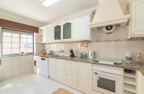 Estombar House | Holiday Home 'Casa Do Sol - Estombar' with Private Garden, Balcony and Wi-Fi