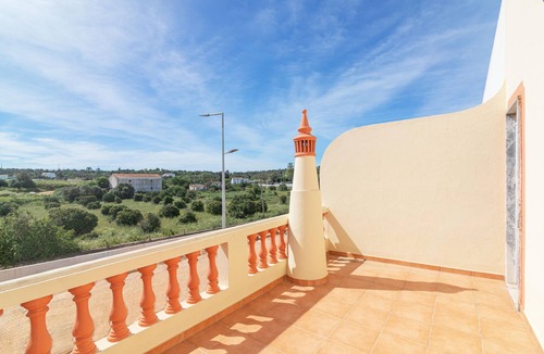 Estombar House | Holiday Home 'Casa Do Sol - Estombar' with Private Garden, Balcony and Wi-Fi