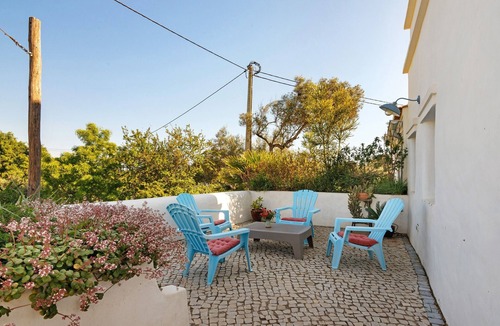 Moncarapacho e Fuseta House | Holiday Home 'Casa Osga' with Mountain View, Shared Pool, Terrace & Wi-Fi