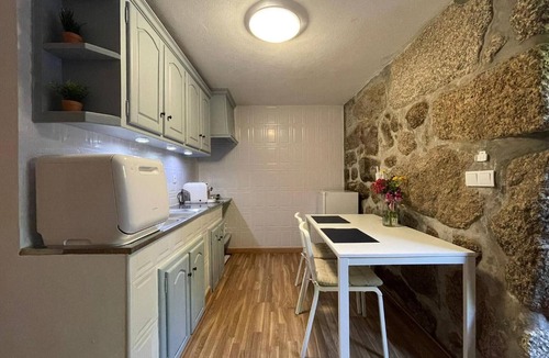 Vilar House | Holiday Home 'Completa' with Mountain View, Private Terrace and Wi-Fi