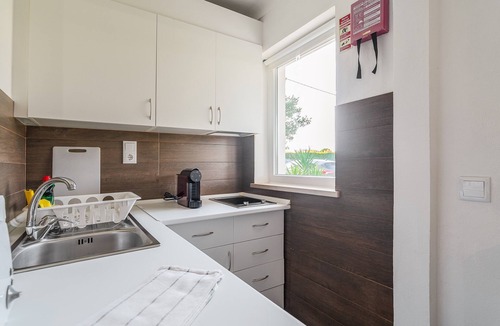 Palhais House | Holiday Home 'Das Pipas Palmela 3' with Shared Terrace, Wi-Fi & Air Conditioning