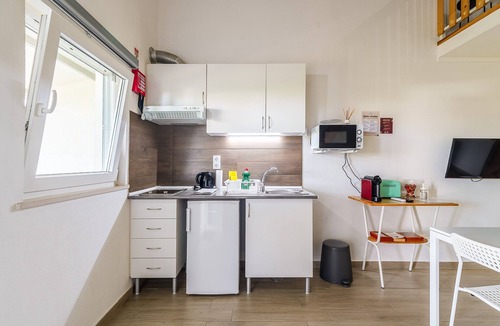 Palhais House | Holiday Home 'Das Pipas Palmela 6' with Shared Terrace, Wi-Fi & Air Conditioning