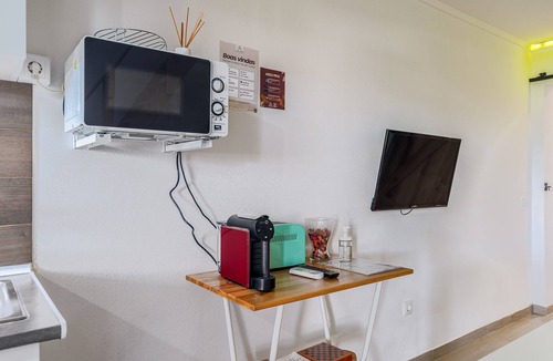 Palhais House | Holiday Home 'Das Pipas Palmela 6' with Shared Terrace, Wi-Fi & Air Conditioning