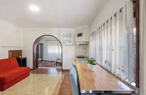 Oliveira De Azemeis House | Holiday Home 'Estúdio Entre Porto E Aveiro' with Mountain View, Shared Terrace and Wi-Fi