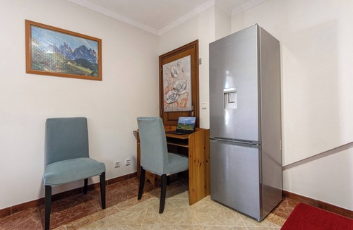 Oliveira De Azemeis House | Holiday Home 'Estúdio Entre Porto E Aveiro' with Mountain View, Shared Terrace and Wi-Fi