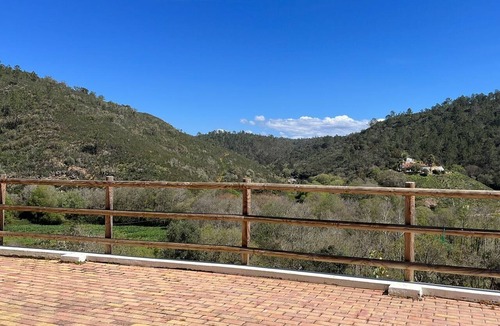 Baiona House | Holiday Home 'Casa Do Camarada' with Mountain View, Shared Terrace and Wi-Fi