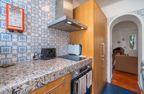 Mato Serrao House | Holiday Home 'Valentina' with Shared Pool, Wi-Fi and Air Conditioning
