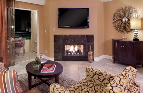 Las Vegas Resort | Holiday Inn Club Desert Club Oasis and Walking Distance to the Sphere-1 Bedroom