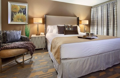 Las Vegas Resort | Holiday Inn Club Desert Club Oasis and Walking Distance to the Sphere-1 Bedroom