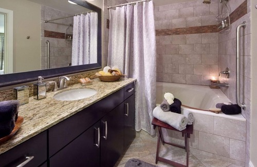 Las Vegas Resort | Holiday Inn Club Desert Club Oasis and Walking Distance to the Sphere-1 Bedroom
