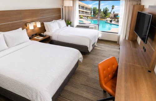 Palm Desert Hotel | Holiday Inn Express Palm-Desert by IHG