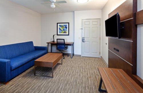 Magnesia Falls Cove Resort | Holiday Inn Express & Suites Rancho Mirage - Palm Spgs Area by IHG