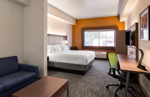 Oroville Hotel | Holiday Inn Express & Suites Oroville Lake by IHG