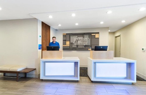 Dinuba Hotel | Holiday Inn Express & Suites Dinuba West by IHG