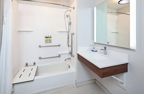 Clovis Hotel | Holiday Inn Express & Suites Clovis-Fresno Area by IHG