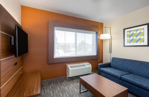 Oroville Hotel | Holiday Inn Express & Suites Oroville Lake by IHG