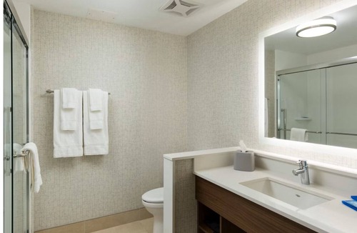 Visalia Hotel | Holiday Inn Express Visalia Sequoia Gateway Area by IHG