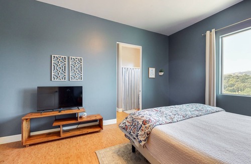 Paso Robles House | Home among Blue Ribbon wineries w/private hot tub, pool table, incredible view