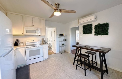 Visalia House | Home for 4 on Visalia Main Road, Mooney Blvd.