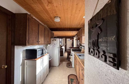 Big Bear City Cabin | Home Sweet Cabin in Big Bear with Hot Tub