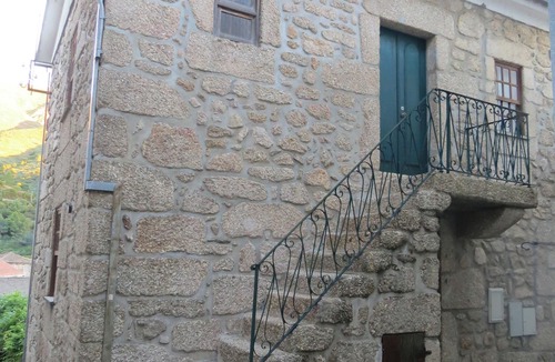 Alvoco da Serra Apartment | Homerez - Apartment Alvoco da Serra