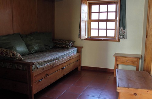 Seia Apartment | Homerez - Cosy Apartment in Seia with Fireplace - 25 m²
