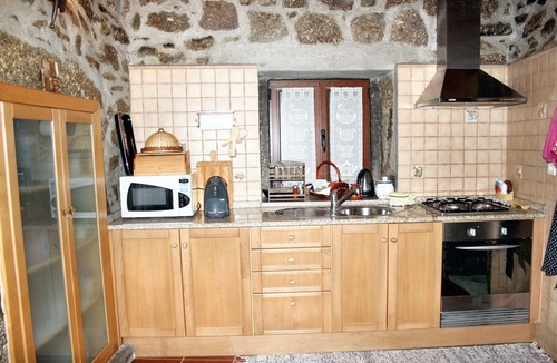 Viseu House | Homerez - Spacious Family House in Nogueira with Garden