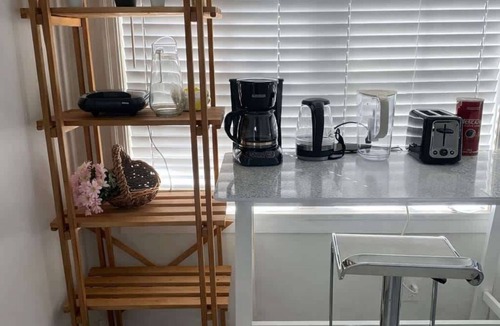 Kerrisdale House | Homestay Haven/5 Min to Airport/10 Min to Downtown
