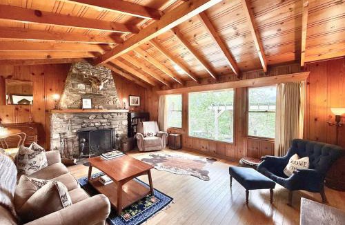 Midpines House | Homestead Ranch near Yosemite with Animals & Fresh Eggs