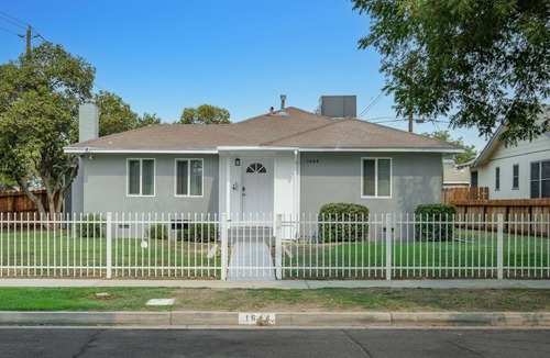 Fresno House | Homey, Clean & Convenient for Vacation or Business