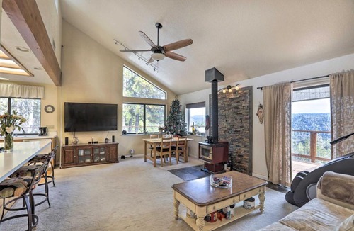 Colfax Apartment | Homey Colfax Getaway w/Private Hot Tub!