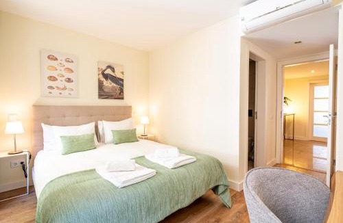 Paco De Arcos House | HomeySuite Bedroom 3 Seahouse