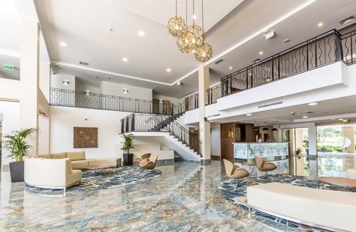 Gold Coast Hotel | Hope Harbour Hotel