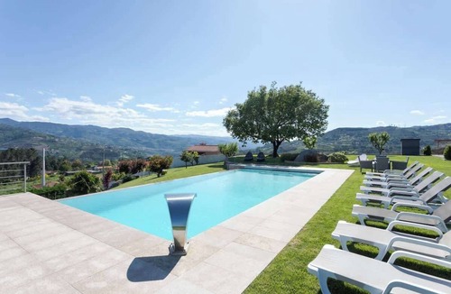 Miguas House | HostWise – Douro Villa - Suite Almeida Garrett