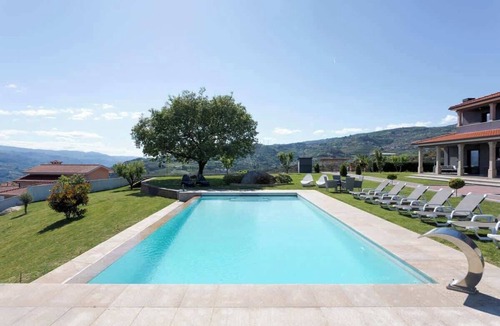 Miguas House | HostWise - Douro Villa - Suite Eça de Queirós