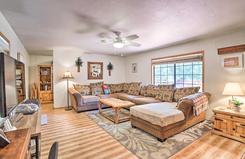 Big Bear House | Hot Tub & Deck: Big Bear Gem Near Resorts!