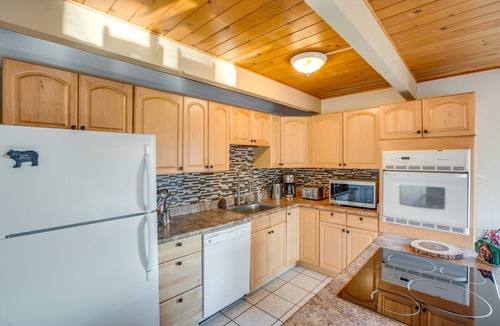 Arnold Cabin | Hot Tub, Deck & View: Peaceful Arnold Cabin!