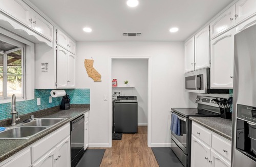 Yosemite Forks House | Hot Tub - Game Room - Fire Pit - 20 min 2 Yosemite EV Charger Level 2