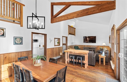 Ucluelet Cabin | HOT TUB ~ Pacific Paradise Loft on the Beach ⎮Hummingbird