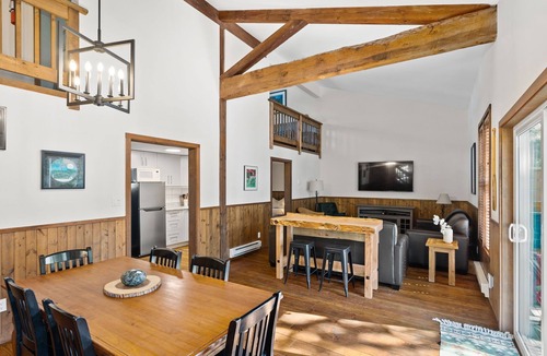 Ucluelet Cabin | HOT TUB w/Ocean Vistas & Family Friendly Beach ⎮Storm Watcher