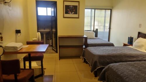 Santa Lucia Hotel | Hotel la Cueva Limon
