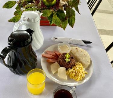Liberia Bed & Breakfast | Hotel Real Alaska