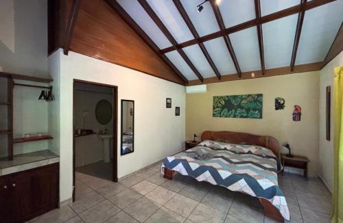 Cahuita Hotel | Hotel Suizo Loco Lodge & Resort