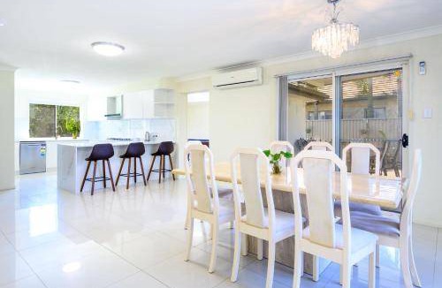 Helensvale House | House ∙ 4 bedrooms ∙ 8 guests