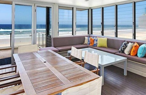 Main Beach House | House ∙ 4 bedrooms ∙ 10 guests