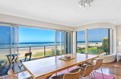Main Beach House | House ∙ 4 bedrooms ∙ 10 guests