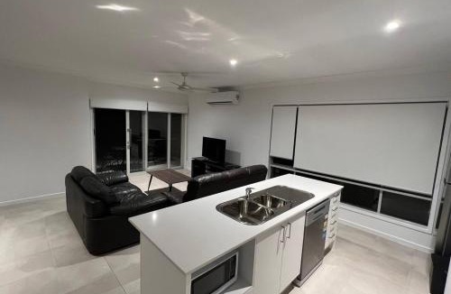 Flagstone House | House at Flagstone Master with ensuite and AC 2 Bath