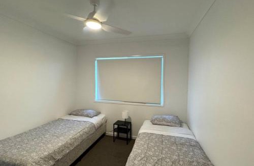 Flagstone House | House at Flagstone Master with ensuite and AC 2 Bath