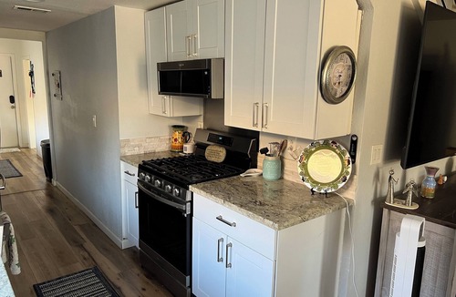 Lemon Cove House | House on Hill Top. Great views. A peaceful getaway! With Pickleball court!